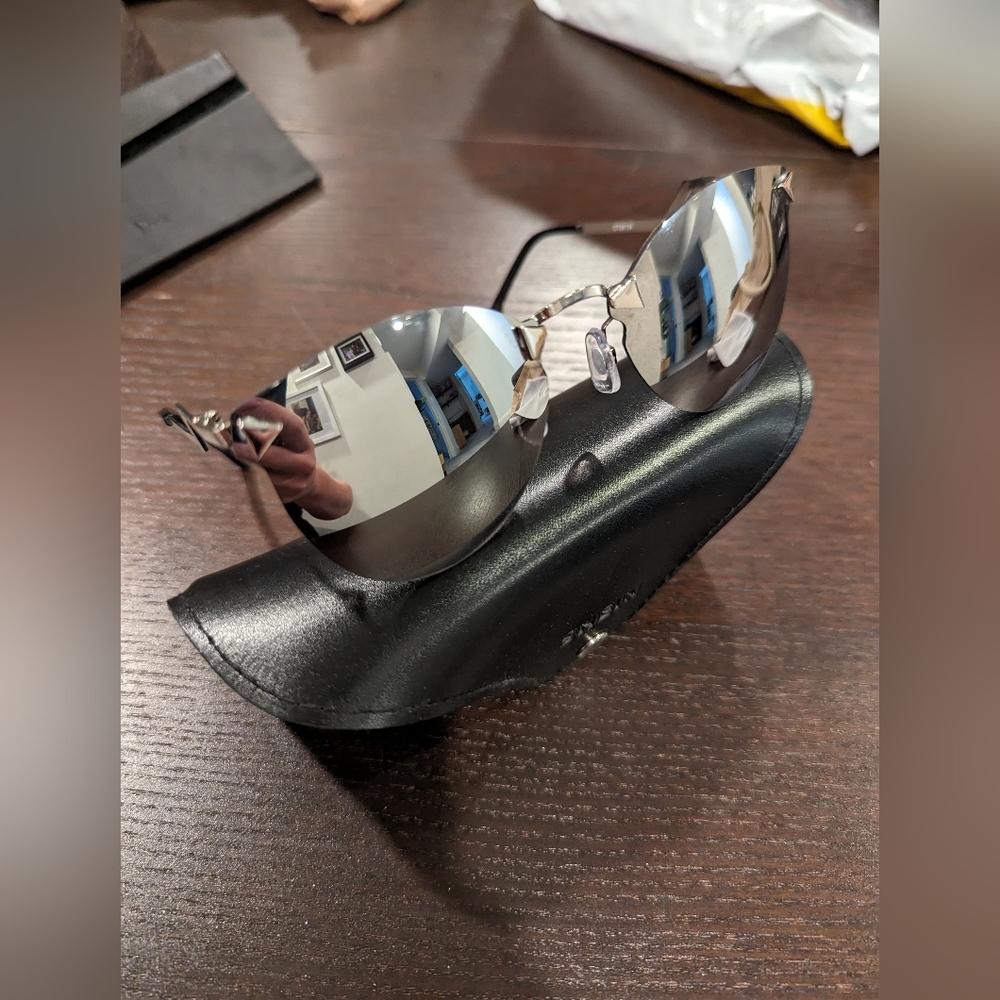 Sunglasses - Picture 2 of 7